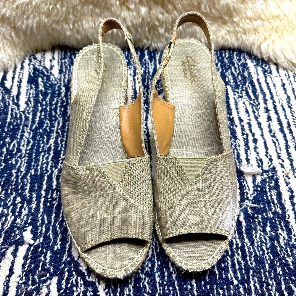 🌸CLARKS* Artisan Gold Metallic Taupe Fabric Espadrille Wedge Sandal